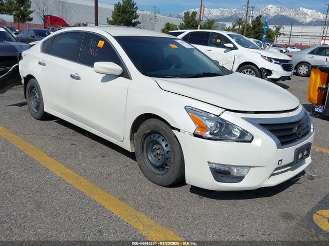 Salvage Nissan Altima Image