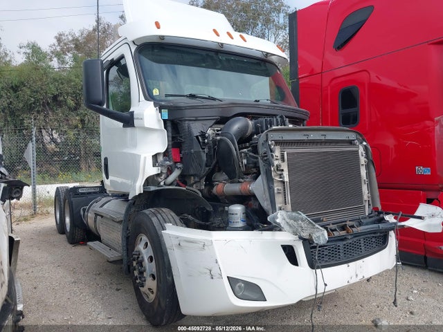Salvage Freightliner New Cascadia 116 Image