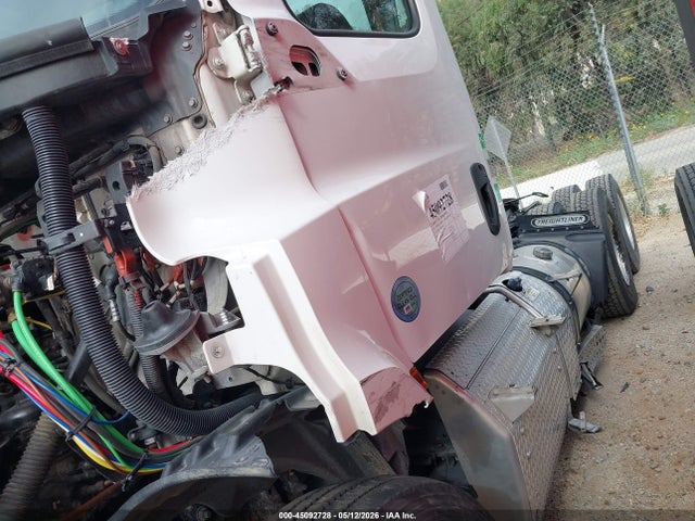 Freightliner New Cascadia 116