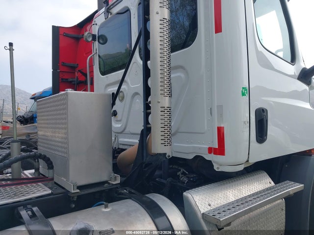 Freightliner New Cascadia 116