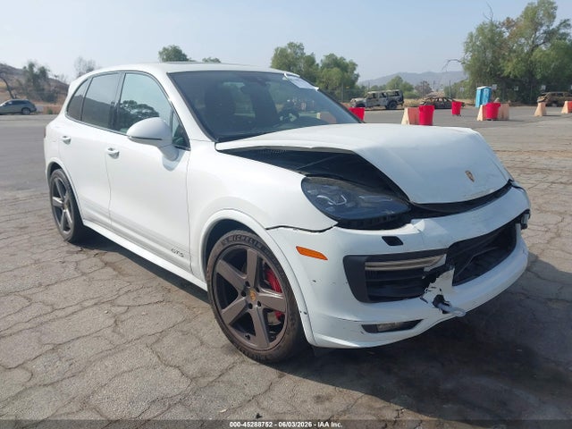Salvage Porsche Cayenne Image