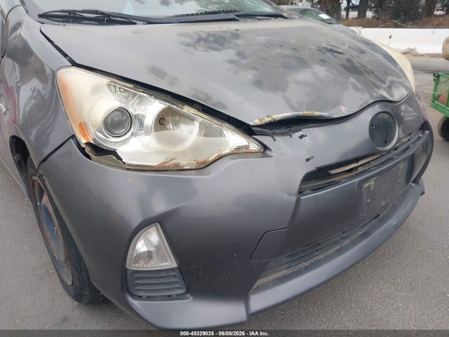 Toyota Prius c Three