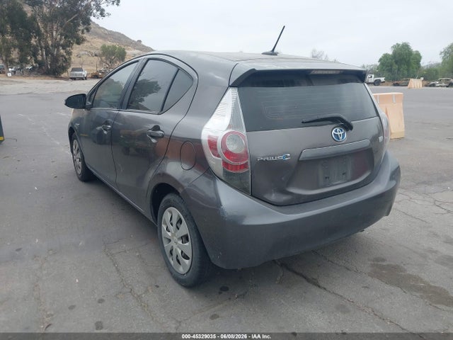 Toyota Prius c Three