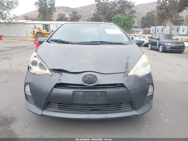 Toyota Prius c Three