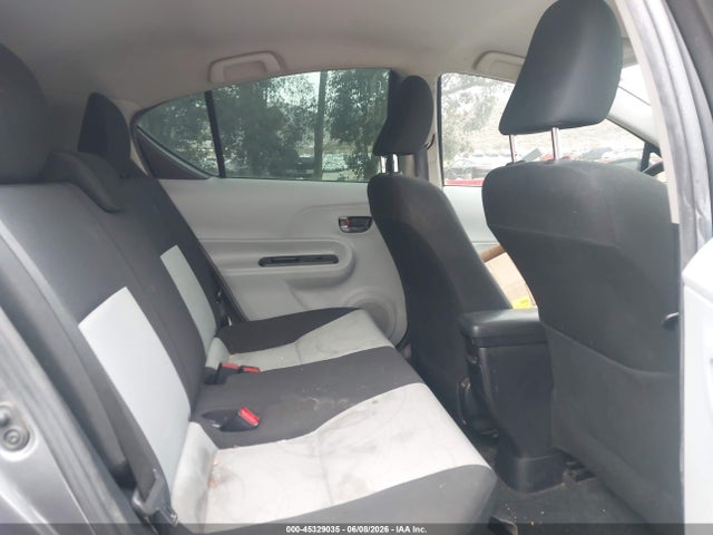 Toyota Prius c Three
