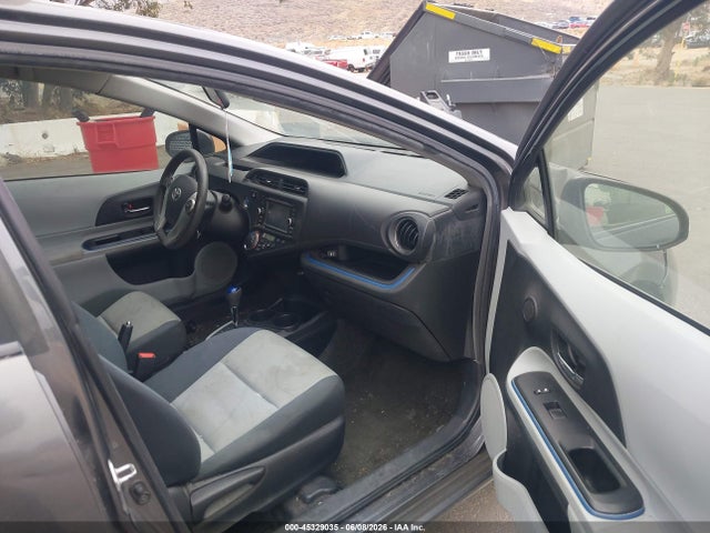 Toyota Prius c Three