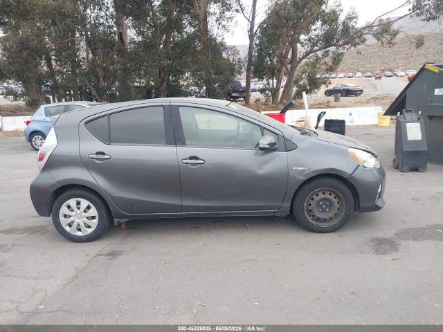 Toyota Prius c Three