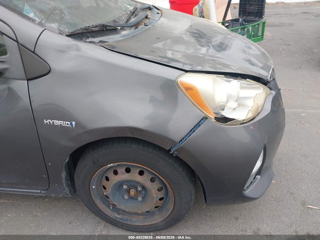 Toyota Prius c Three