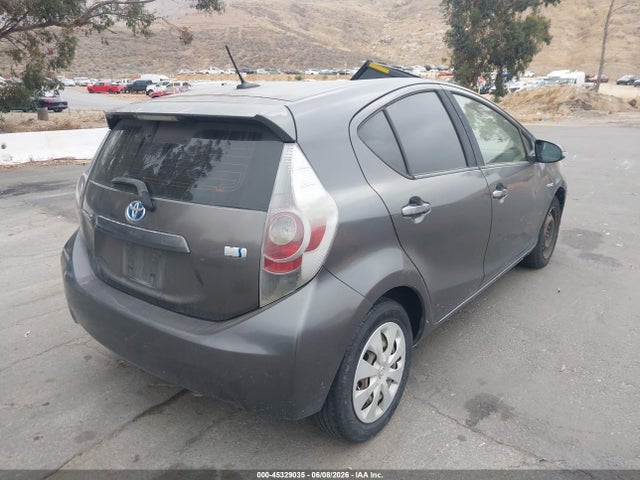 Toyota Prius c Three