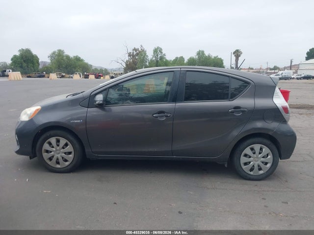Toyota Prius c Three
