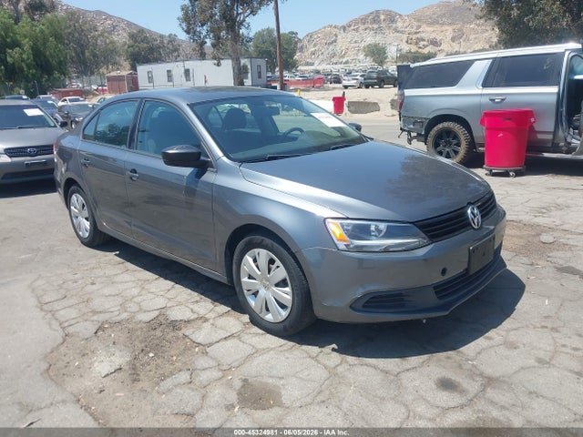 Salvage Volkswagen Jetta Image