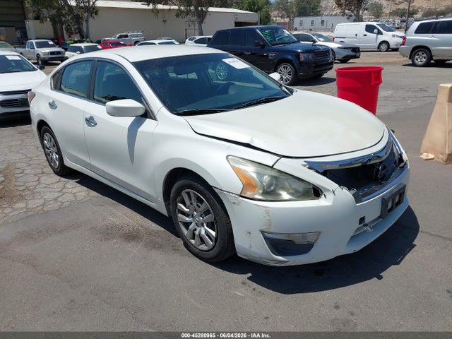 Salvage Nissan Altima Image