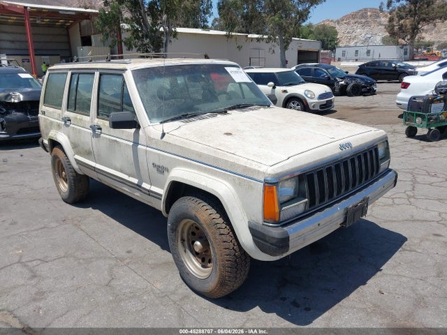 Salvage Jeep Cherokee Image