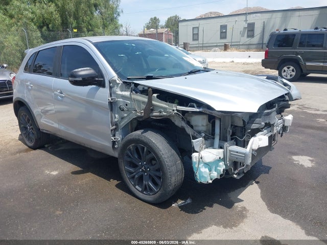 Salvage Mitsubishi Outlander Image