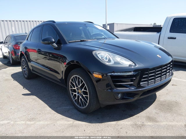 Salvage Porsche Macan Image