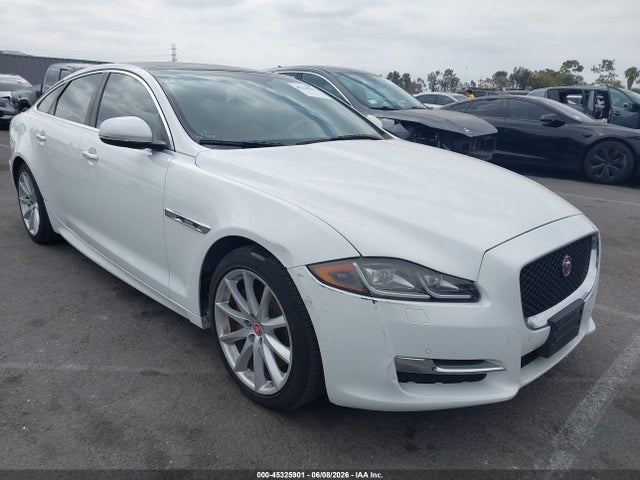 Salvage Jaguar XJ Image