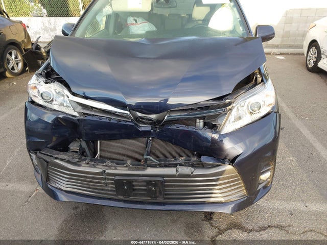 Toyota Sienna Xle Premium 8 Passenger