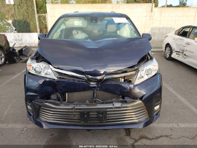 Toyota Sienna Xle Premium 8 Passenger