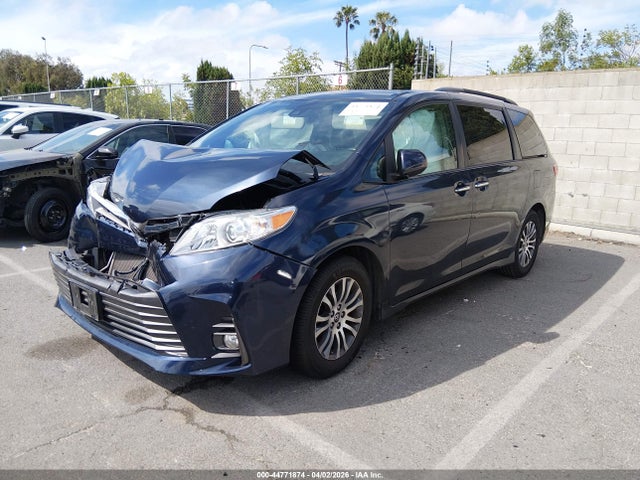 Toyota Sienna Xle Premium 8 Passenger