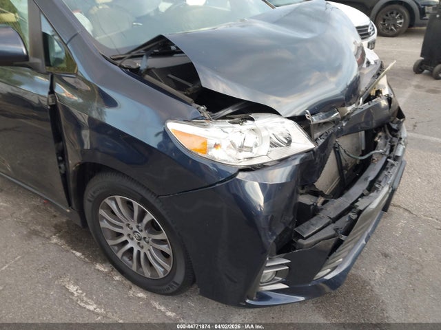 Toyota Sienna Xle Premium 8 Passenger