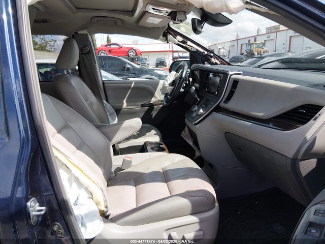 Toyota Sienna Xle Premium 8 Passenger