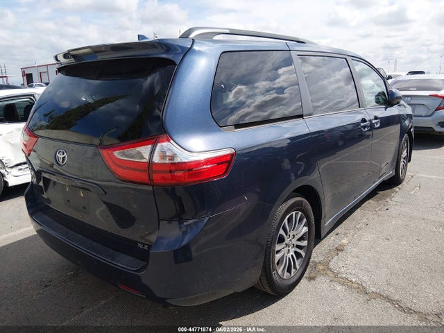 Toyota Sienna Xle Premium 8 Passenger