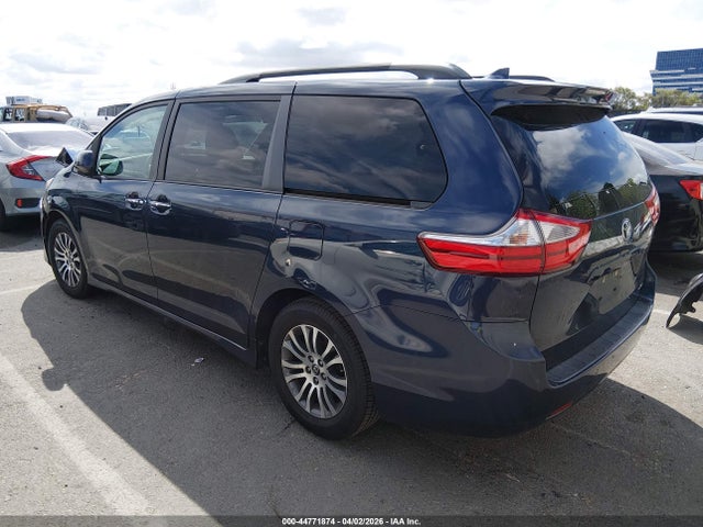 Toyota Sienna Xle Premium 8 Passenger