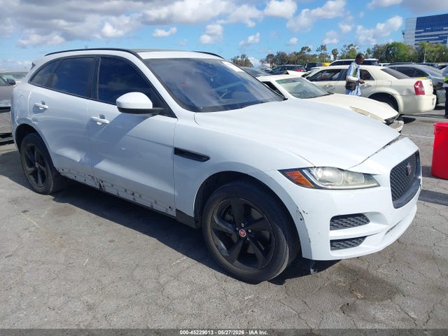 Salvage Jaguar F-PACE Image