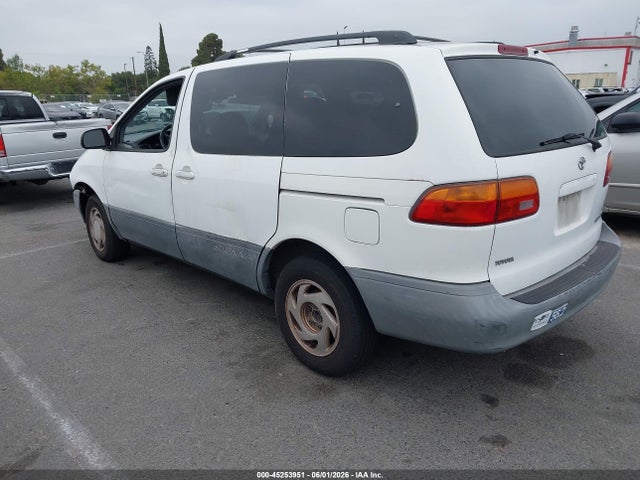 Toyota Sienna Le
