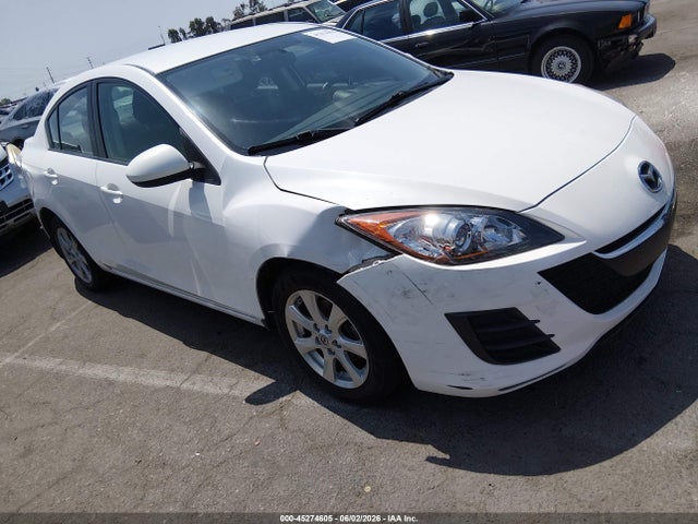 Salvage Mazda Mazda3 Image