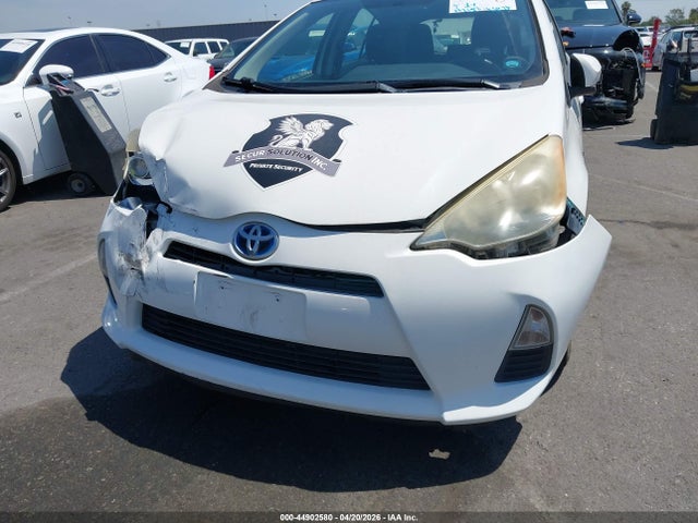 Toyota Prius c Three
