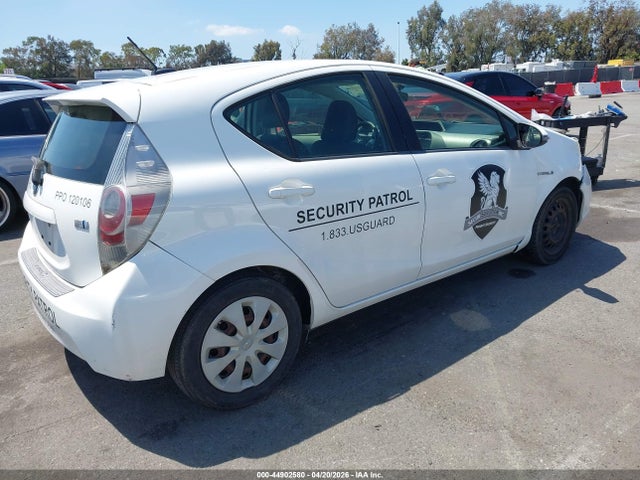 Toyota Prius c Three