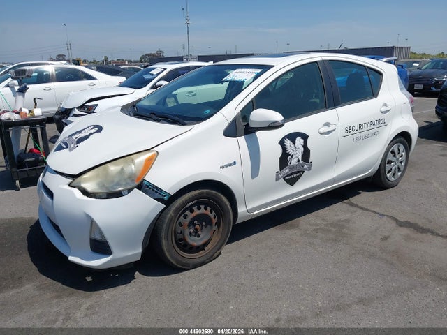 Toyota Prius c Three