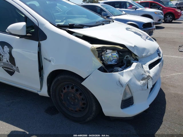 Toyota Prius c Three