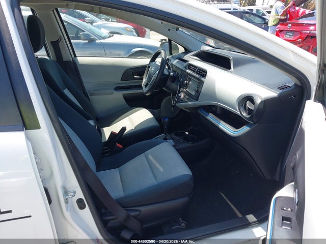 Toyota Prius c Three