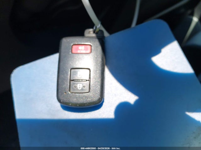 Toyota Prius c Three