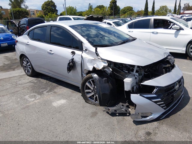 Salvage Nissan Versa Image