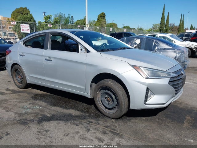 Salvage Hyundai ELANTRA Image