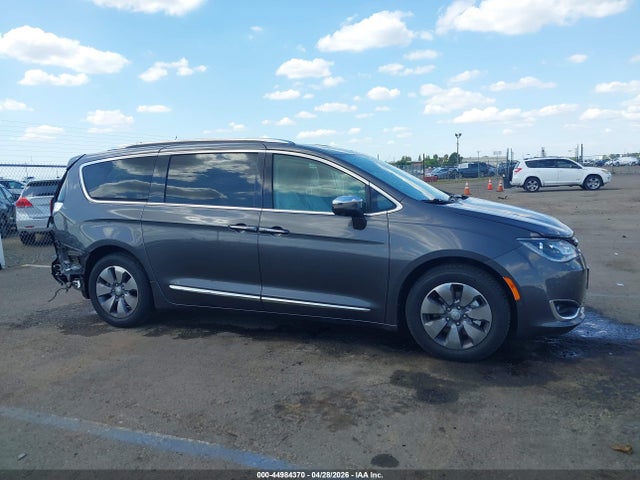 Chrysler Pacifica Limited