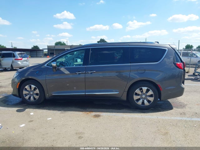 Chrysler Pacifica Limited