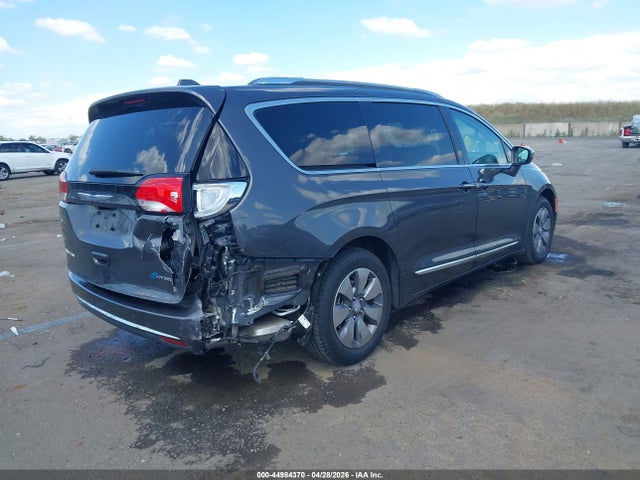 Chrysler Pacifica Limited