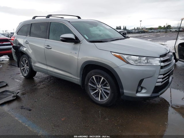 Salvage Toyota Highlander Image