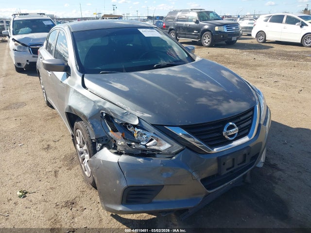 Salvage Nissan Altima Image