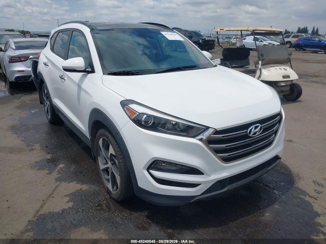 Salvage Hyundai TUCSON Image