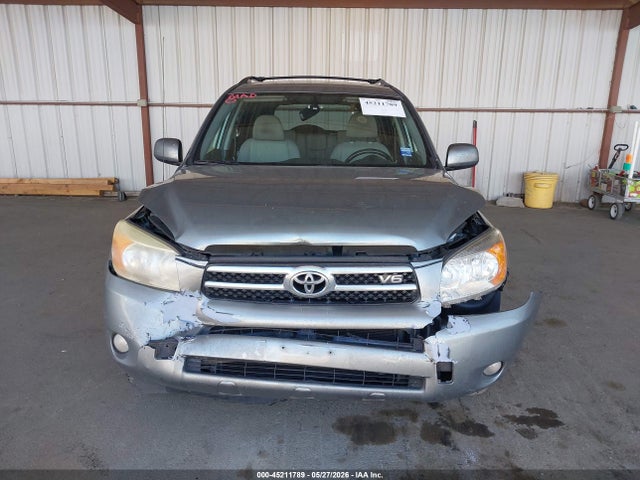 Toyota RAV4 Limited V6