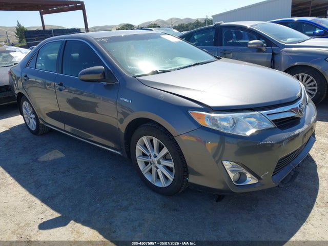 Salvage Toyota Camry Image