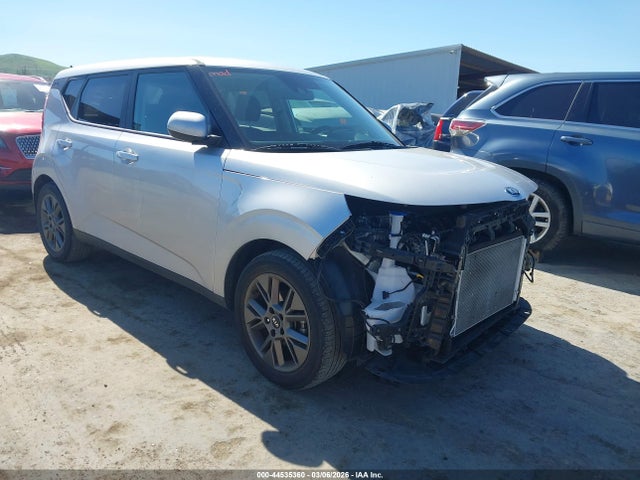 Salvage Kia Soul Image