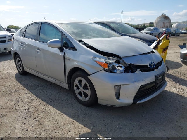 Salvage Toyota Prius Image