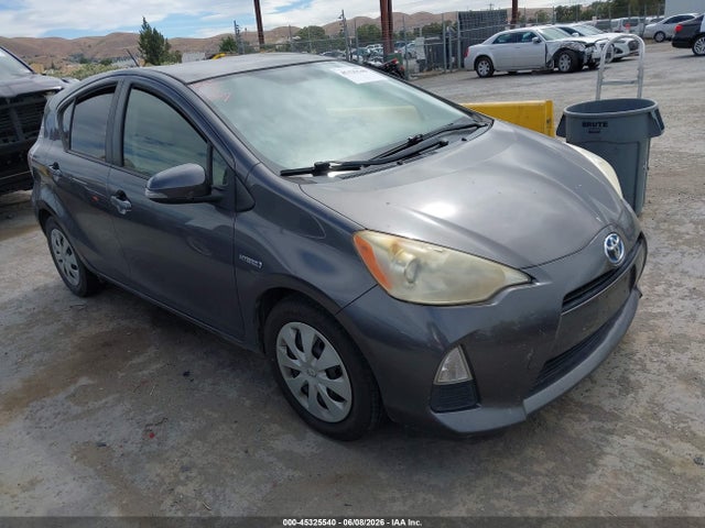 Salvage Toyota Prius c Image
