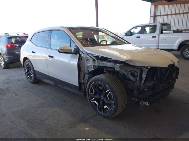 Salvage BMW iX Image